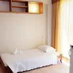 Marnin Rhodes 3*